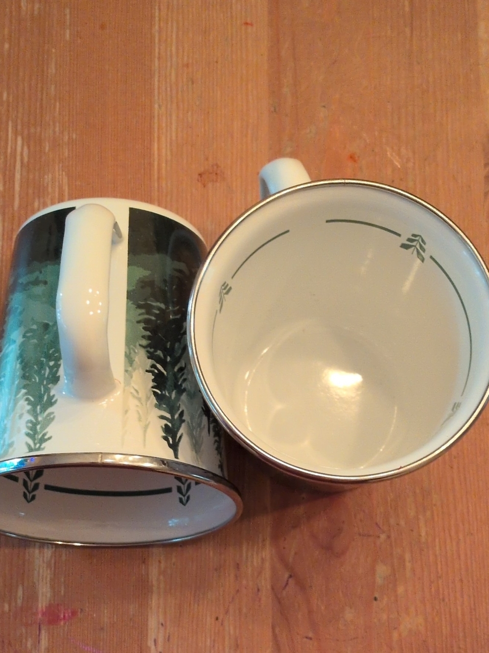 Golden Rabbit White Enameled Mugs Tree Accent - Set of 2